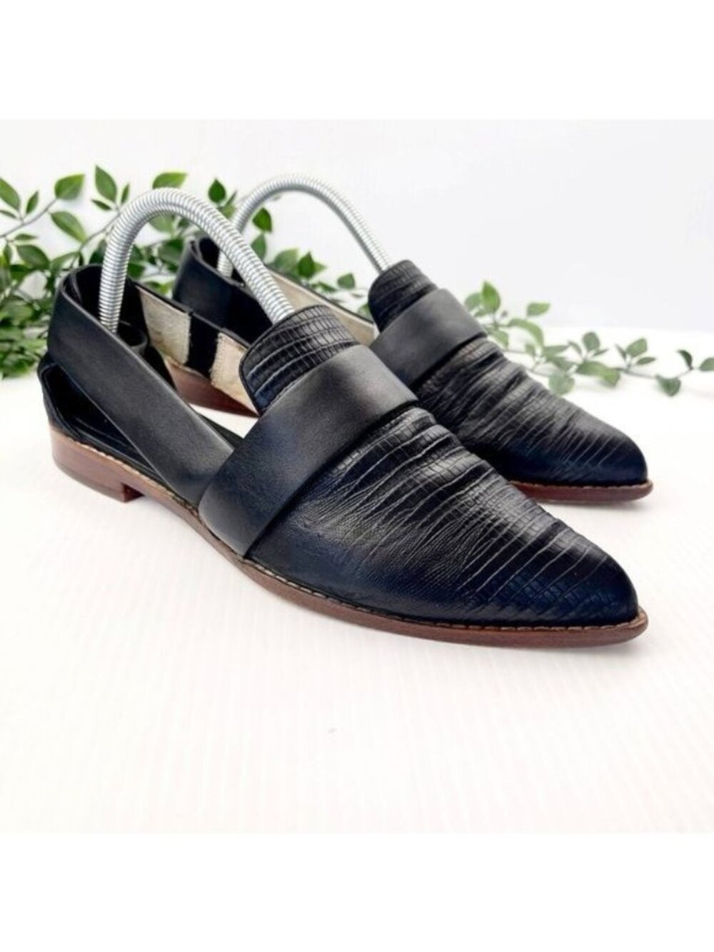 Matt Bernson Cooper Flat loafers in black Slate Lizard pointy toe 8